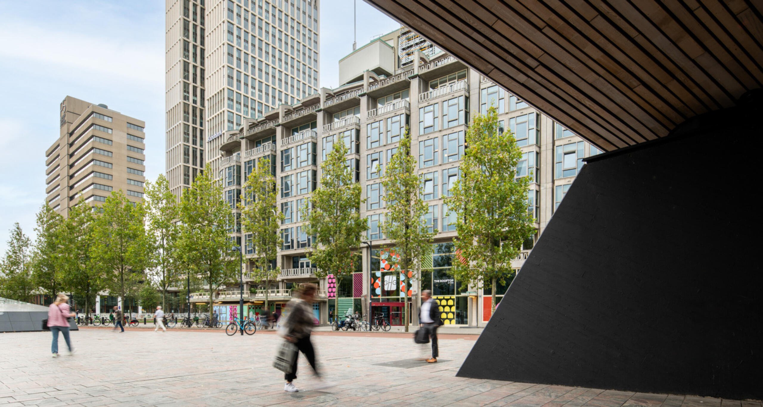 Groot Handelsgebouw exterior with visitors walking through the courtyard